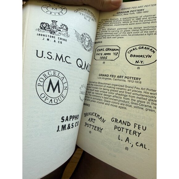 Official Identification Guide Pottery & Porcelain American & European Makers Mar - Picture 4 of 5